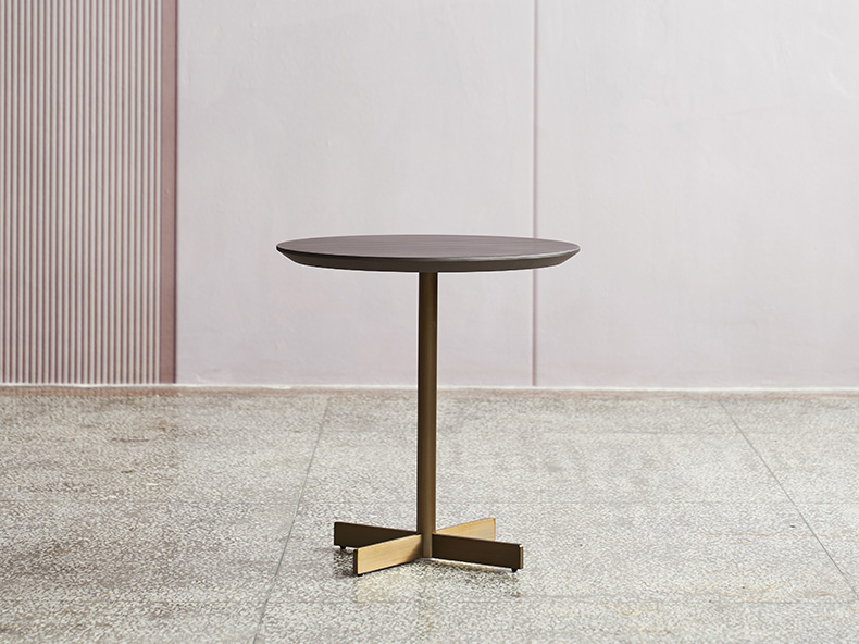 Sala de estar minimalista italiana luz lujo mesa de centro redonda