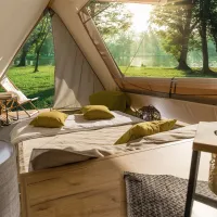 Spacious Living Hotel Resort 100% Waterproof PVC Oxford Fabric and Antiseptic Wood Frame Luxury Outdoor Camping Tent for Glamping