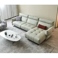 Italienisches minimalistisches Ledersofa, modernes, helles, luxuriöses Wohnzimmer, Ledersofa