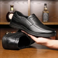 Spring and autumn new top layer cowhide dad shoes soft bottom soft surface casual shoes non slip middle-aged and old men's shoes overshoes